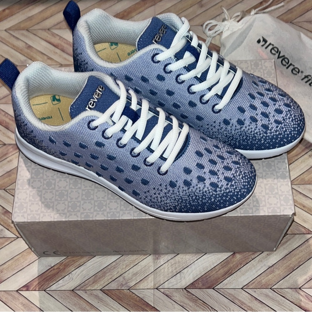 NWT Revere women’s Haiti Gradient Blue slip resistant Sneakers size 7